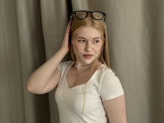 naked girl with webcam fingering pussy NikkiByous