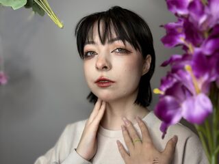 naked camgirl masturbating with vibrator NoellaBeaumont