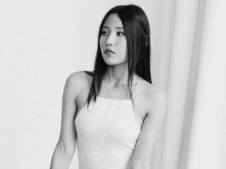 naughty camgirl masturbating with vibrator OliviaBoom