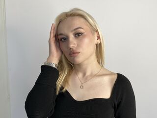 naughty cam girl fingering shaved pussy PaulinePedrotti