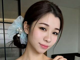 camgirl masturbating with dildo QinWeiwei