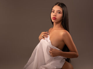 camgirl playing with vibrator SandyMorga