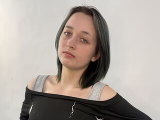 shaved pussy webcam SoleneWinter