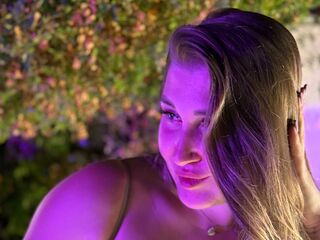 naked cam girl masturbating with sextoy TarahZullo