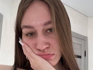 camslut masturbating VeraScott